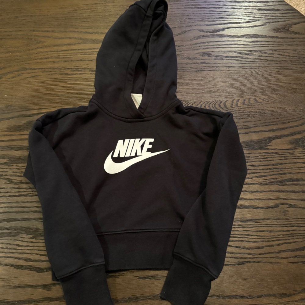 Girls black and white Nike Crop Hoodie. Like New. Size xs